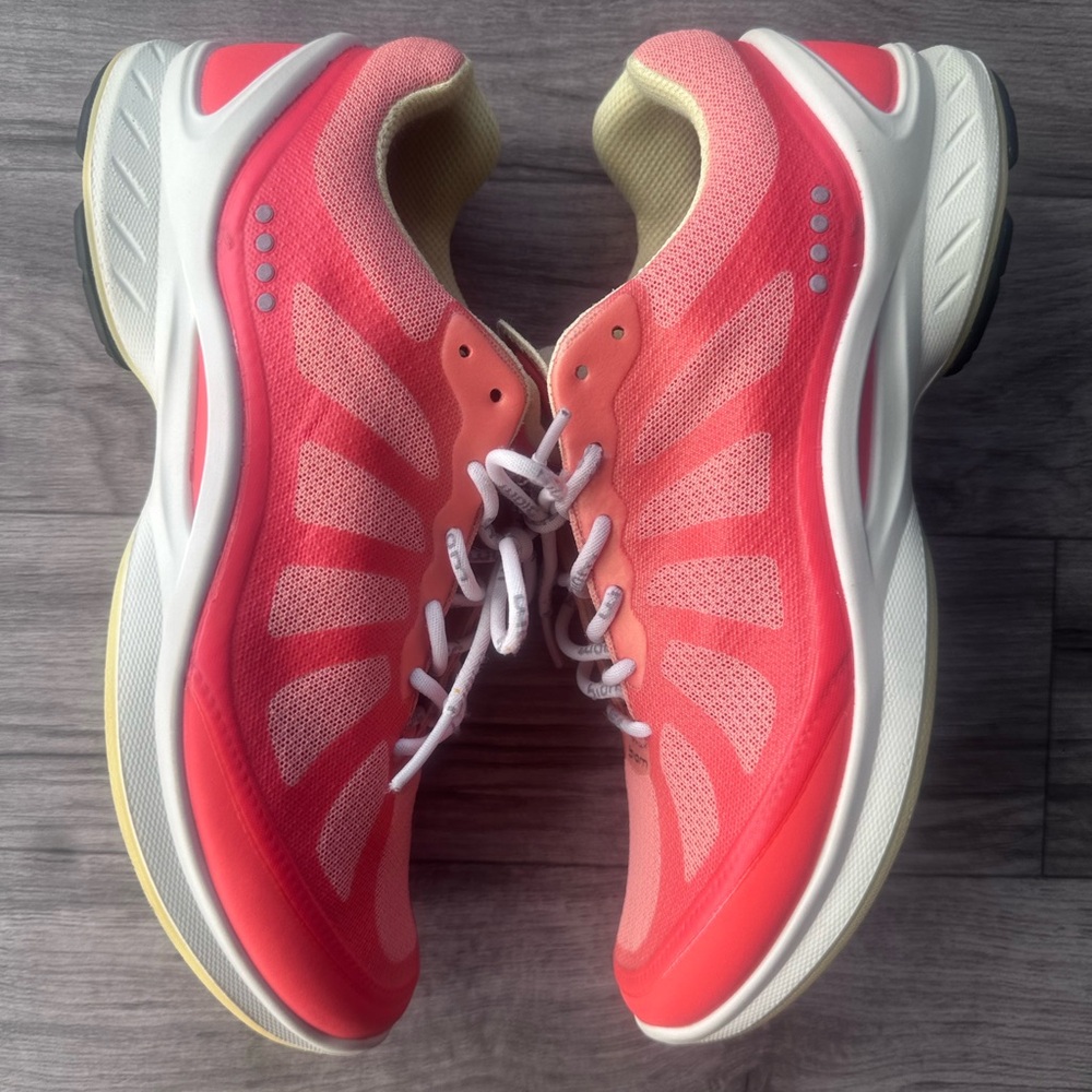 Ecco Biom Fjuel Racer Coral
Womens Trail Running Size
7/7.5/38 - Picture 7 of 15